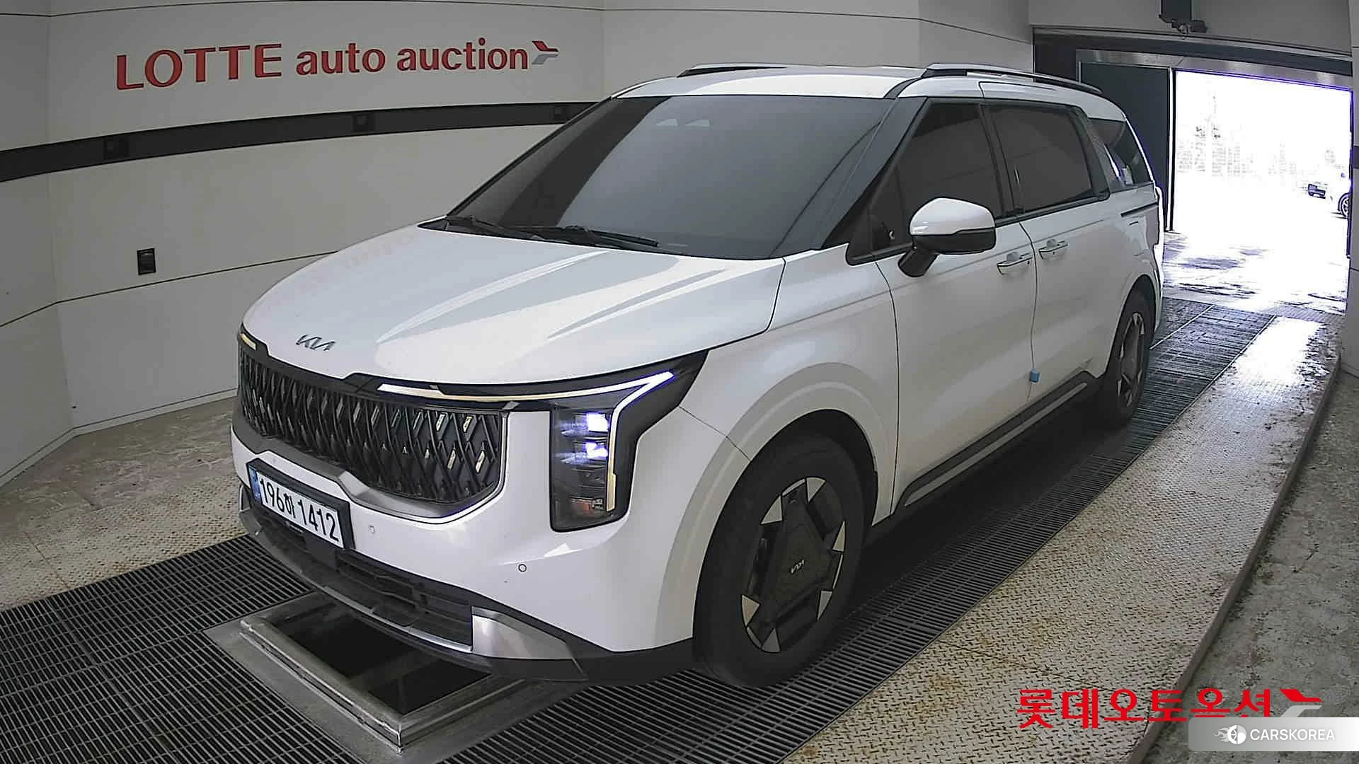 Kia Carnival Hybrid 2024 Белый из Кореи, фото 5