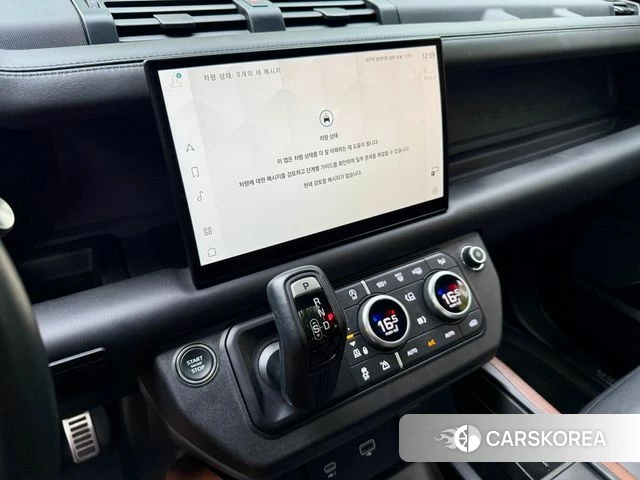 Land Rover Defender (L663) 2023 Черный из Кореи, фото 5