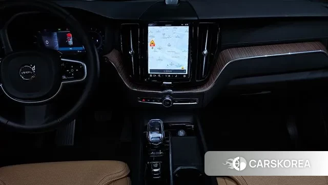 Volvo XC60 second Generation 2024 Белый из Кореи, фото 5