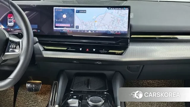 BMW 5 Series (G60) 2024 Белый из Кореи, фото 5