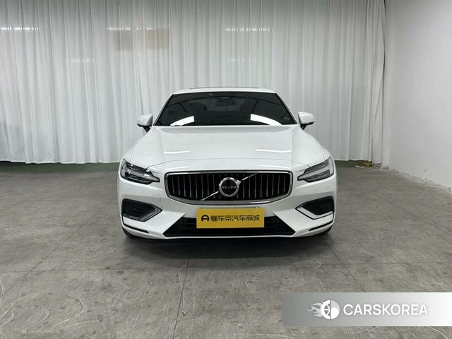 Volvo S60 2024 Белый из Китая, фото 5