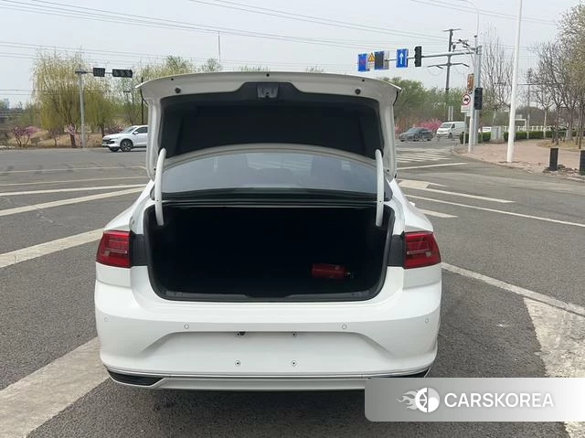 Volkswagen Lingdu 2021 Белый из Китая, фото 5