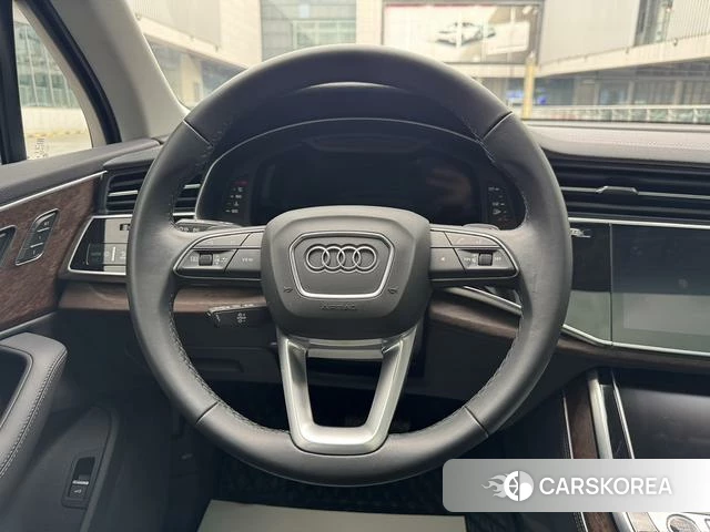 Audi Q7 2024 Черный из Китая, фото 5