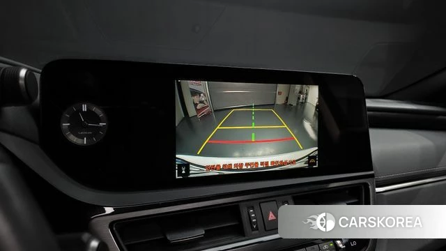 Lexus ES300h 7th generation 2023 Белый из Кореи, фото 5