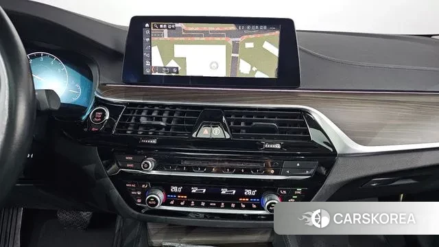 BMW 5 Series (G30) 2019 Белый из Кореи, фото 5