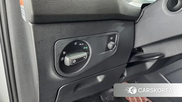 Volkswagen Tiguan Allspace 2023 Белый из Кореи, фото 5