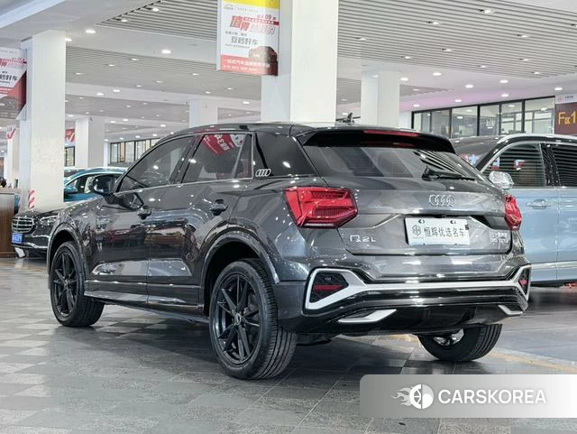 Audi Q2L 2022 Темно-серый из Китая, фото 5
