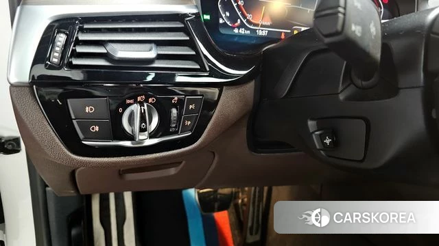 BMW 5 Series (G30) 2020 Белый из Кореи, фото 5