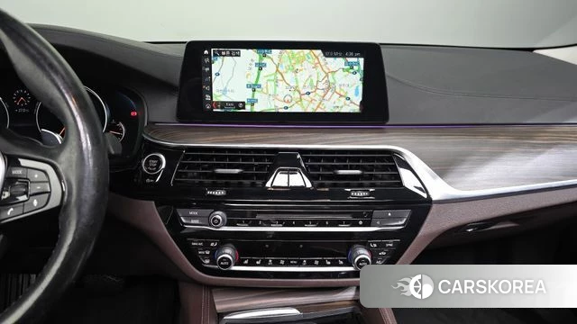 BMW 5 Series (G30) 2018 Белый из Кореи, фото 5