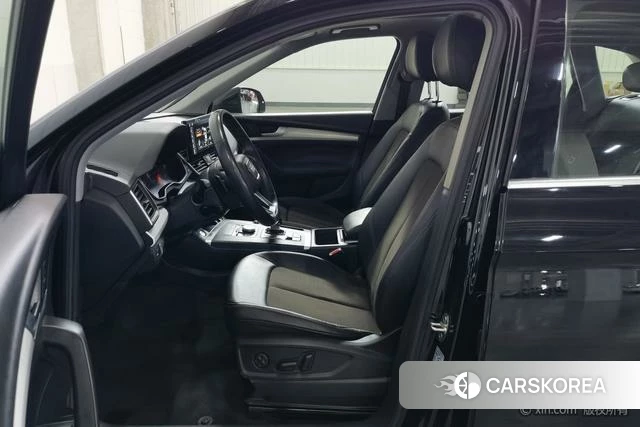 Audi Q5L 2021 Черный из Китая, фото 5