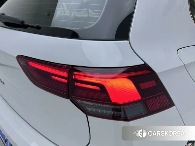 Volkswagen Golf 2023 Белый из Китая, фото 5
