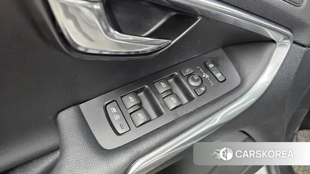 Volvo V40 Cross-Country 2018 Белый из Кореи, фото 5