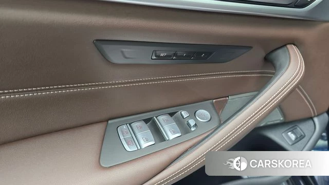 BMW 5 Series (G30) 2023 Черный из Кореи, фото 5