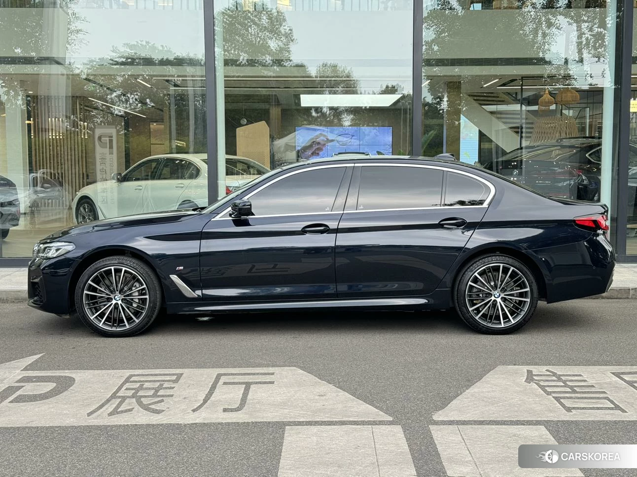 BMW 5 series 2023 Черный из Китая, фото 5