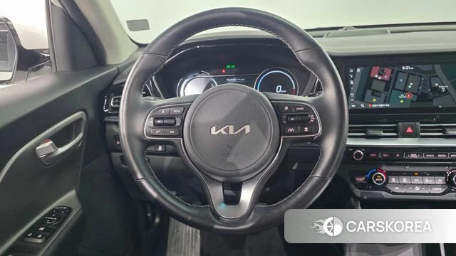 Kia Niro Plus 2023 Белый из Кореи, фото 5