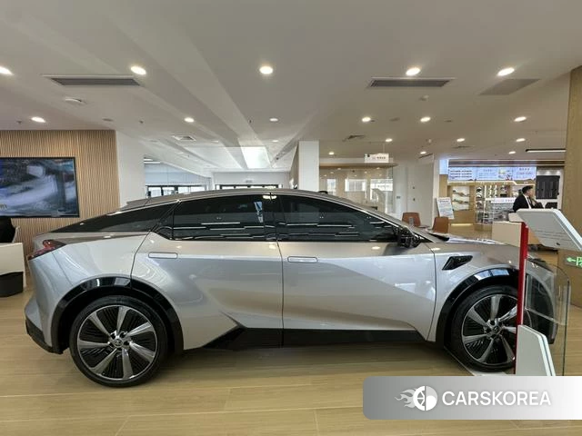 Toyota bZ5 2025 Темно-серый из Китая, фото 5