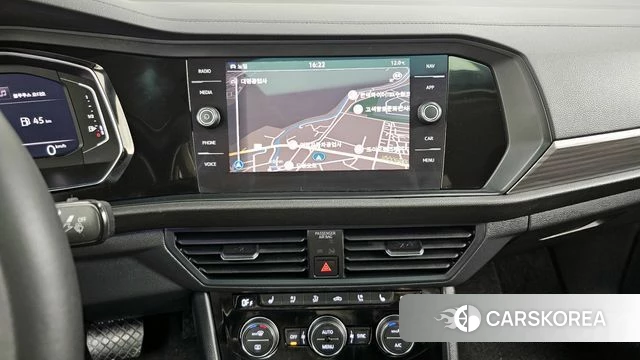 Volkswagen 7th Generation of Jetta 2023 Белый из Кореи, фото 5