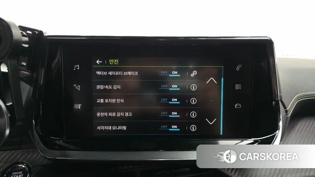 Peugeot e-208 second Generation 2023 Белый из Кореи, фото 5