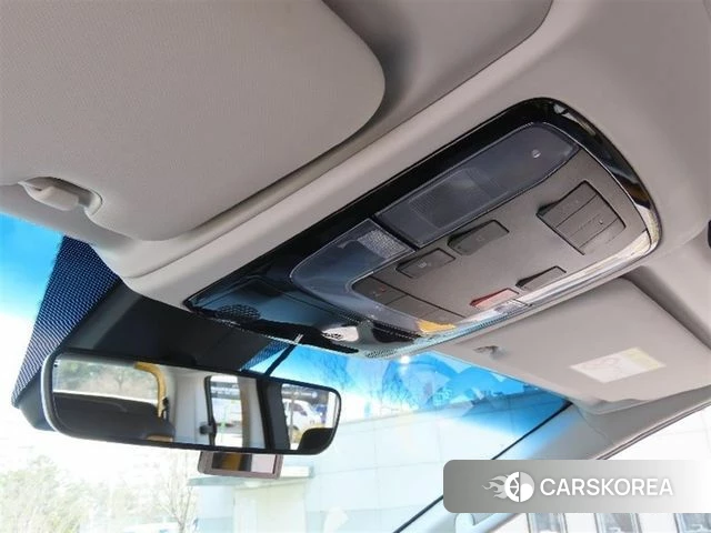 Hyundai Staria 2023 Желтый из Кореи, фото 5