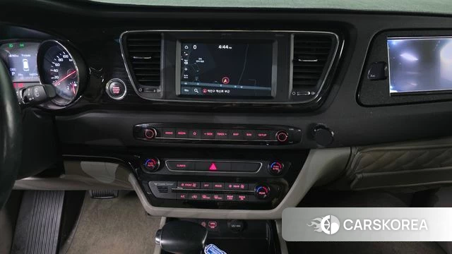 Kia The New Carnival 2018 Серебряный из Кореи, фото 5