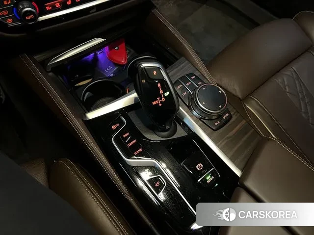 BMW 5 Series (G30) 2023 Белый из Кореи, фото 5