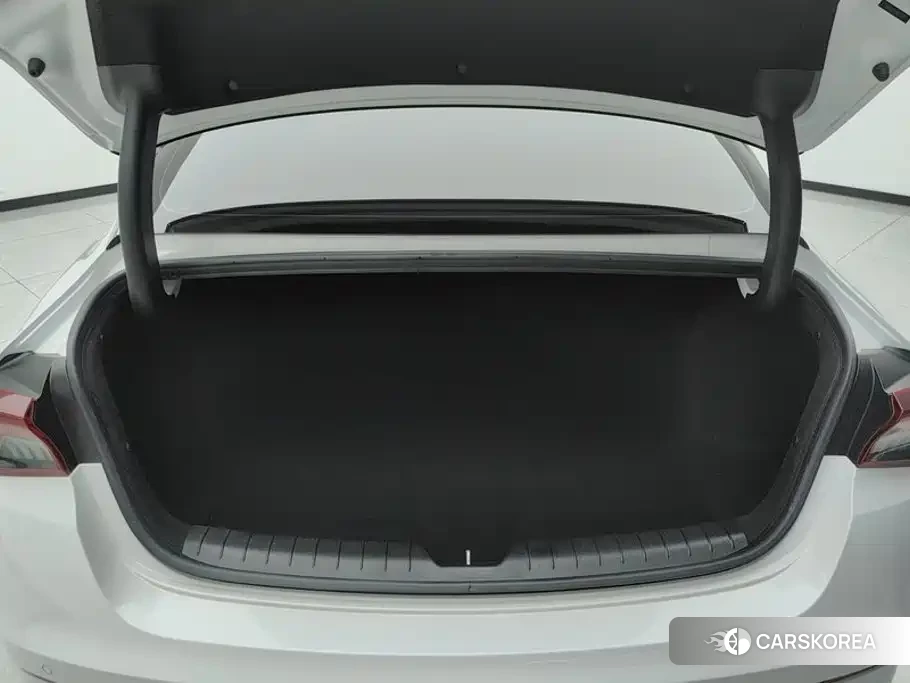 Kia K5 2023 Белый из Китая, фото 5