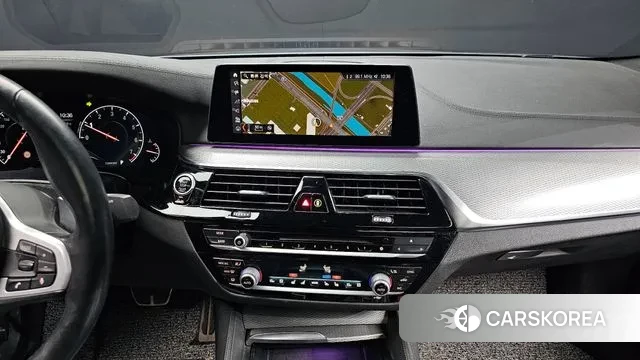 BMW 5 Series (G30) 2019 Серебристо-серый из Кореи, фото 5