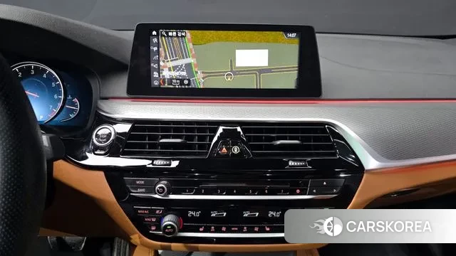 BMW 5 Series (G30) 2018 Белый из Кореи, фото 5