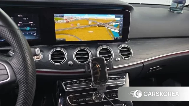 Mercedes-Benz E-Class W213 2018 Белый из Кореи, фото 5