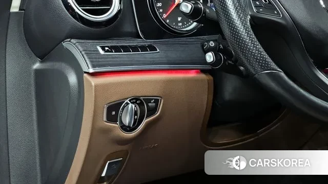 Mercedes-Benz E-Class W213 2018 Белый из Кореи, фото 5