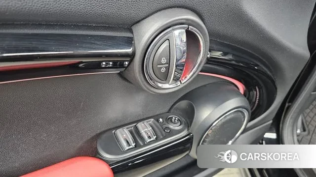 Mini Cooper S Convertible 2019 Черный из Кореи, фото 5