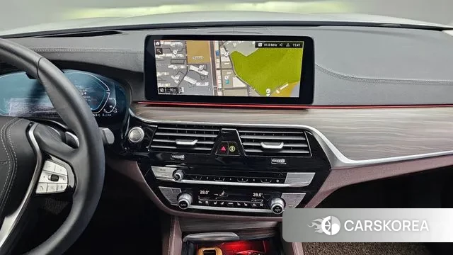 BMW 5 Series (G30) 2023 Белый из Кореи, фото 5