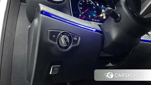 Mercedes-Benz E-Class W213 2023 Белый из Кореи, фото 5