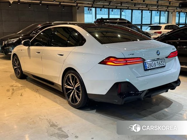 BMW 5 Series (G60) 2024 Белый из Кореи, фото 5