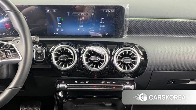 Mercedes-Benz A-Class W177 2024 Белый из Кореи, фото 5