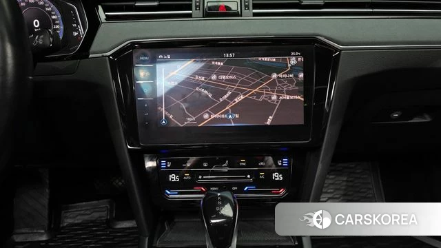 Volkswagen Passat GT (B8) 2022 Серебристо-серый из Кореи, фото 5