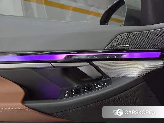 BMW 5 Series (G60) 2023 Белый из Кореи, фото 5