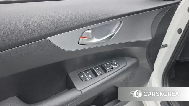 Kia The New K3 2nd generation 2021 Белый из Кореи, фото 5