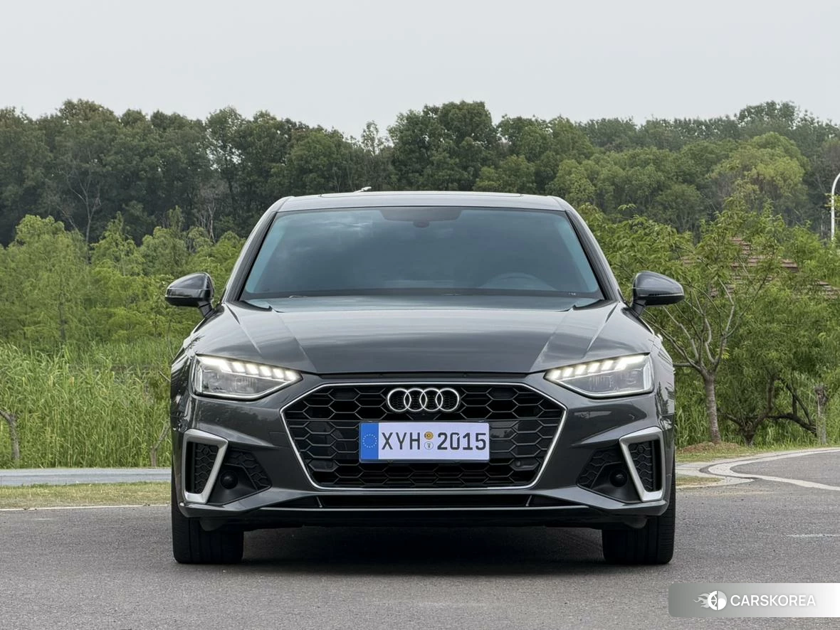 Audi A4L 2021 Темно-серый из Китая, фото 5