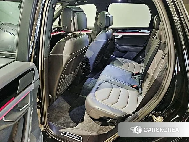 Volkswagen Touareg 3rd generation 2023 Черный из Кореи, фото 5