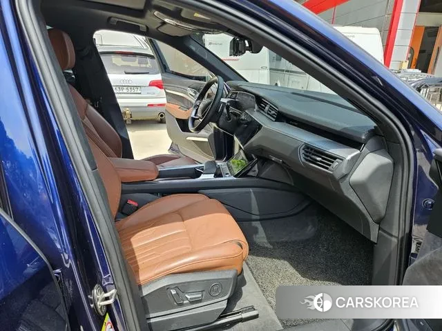 Audi e-Tron 2020 Синий из Кореи, фото 5