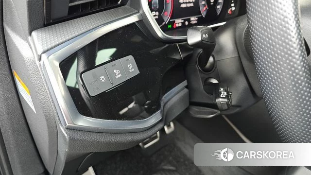 Audi Q3 (F3) 2020 Белый из Кореи, фото 5