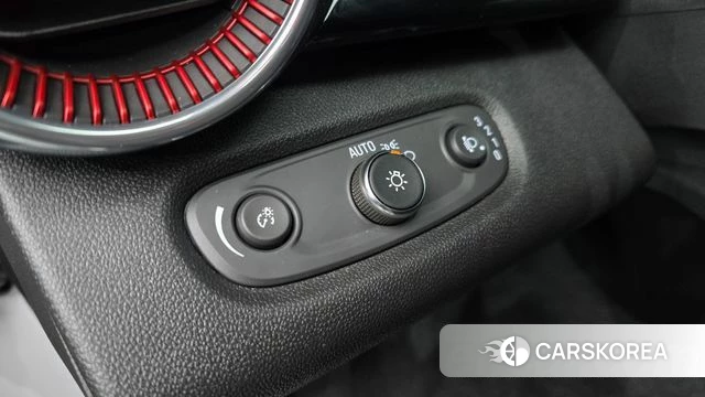 Chevrolet (GM Daewoo) Trax Crossover 2024 Белый из Кореи, фото 5