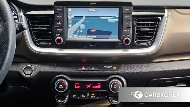 Kia Stonic 2018 Белый из Кореи, фото 5