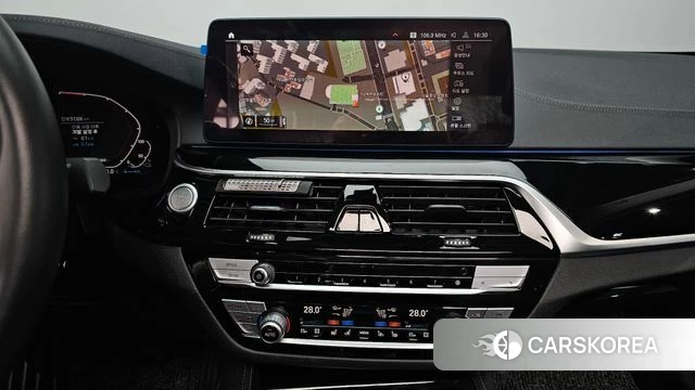 BMW 5 Series (G30) 2021 Белый из Кореи, фото 5