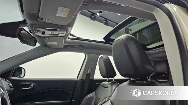 Jeep Compass 2nd Generation 2018 Белый из Кореи, фото 5