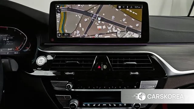 BMW 5 Series (G30) 2020 Белый из Кореи, фото 5