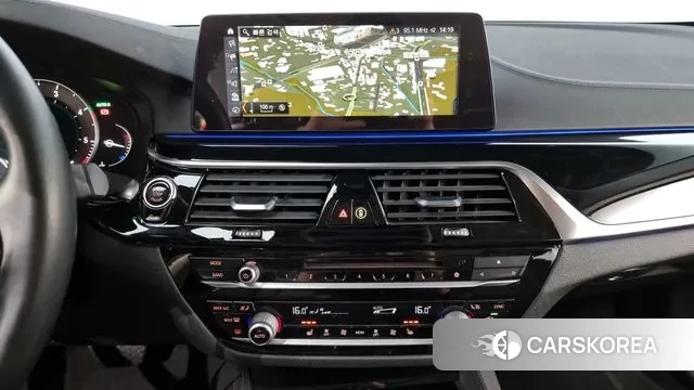 BMW 5 Series (G30) 2018 Белый из Кореи, фото 5