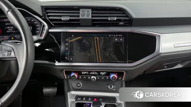 Audi Q3 (F3) 2023 Серый из Кореи, фото 5