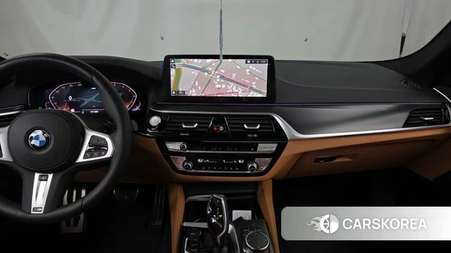 BMW 5 Series (G30) 2023 Белый из Кореи, фото 5